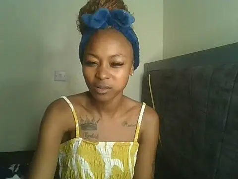 Prettyquueen live cam on StripChat