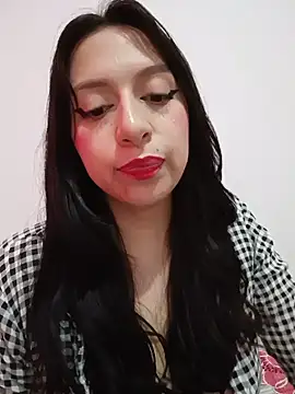 AlondraaGomez33 live cam on StripChat