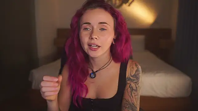 Sarah_Pink live cam on StripChat