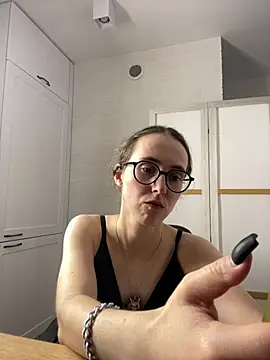 MartiniiSelenna live cam on StripChat