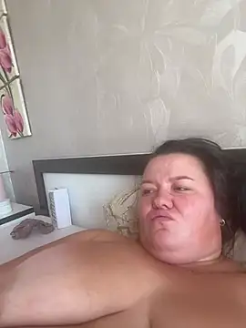 SunnyLeila2101 live cam on StripChat