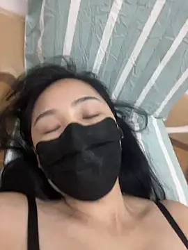 Nini_11 live cam on StripChat