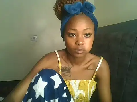 Prettyquueen live cam on StripChat