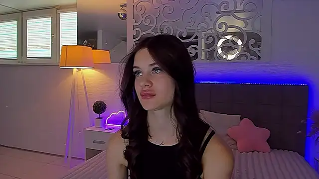 LuisaClover live cam on StripChat