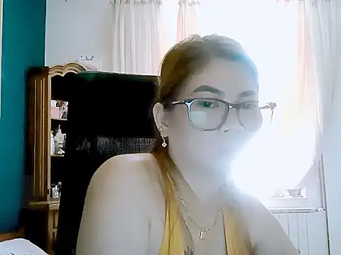 Miyamor05 live cam on StripChat