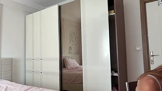 JuliaPierce live cam on StripChat