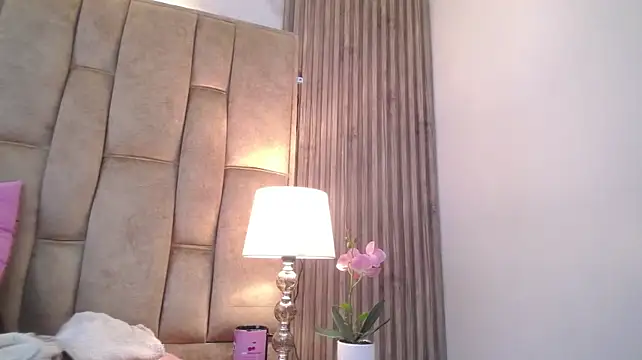 Hannagarces live cam on StripChat
