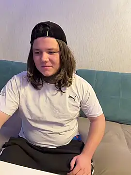 desiredude9 live cam on StripChat