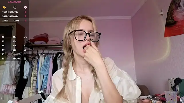 MelissaZaria live cam on StripChat