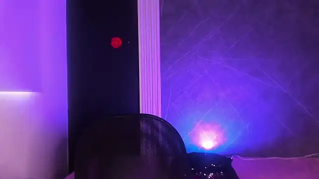 _Astrid_queen live cam on StripChat