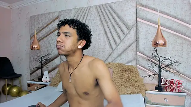 MarckThompsonn live cam on StripChat