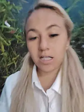Angelwhite_25 live cam on StripChat