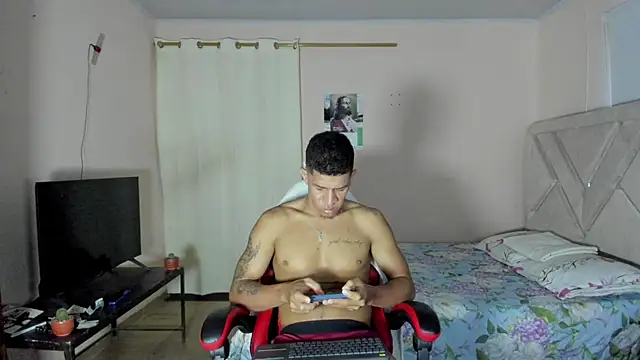 Toptony22 live cam on StripChat