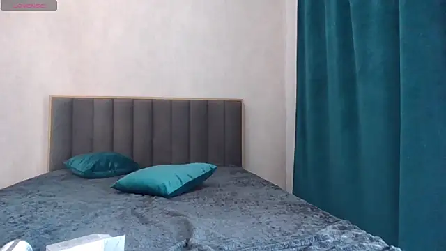 Alice_sparkle live cam on StripChat