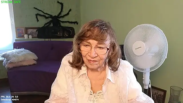 Betty_Brick live cam on StripChat