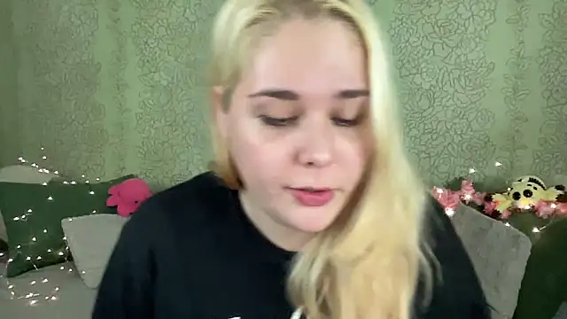 IvyLebelly live cam on StripChat