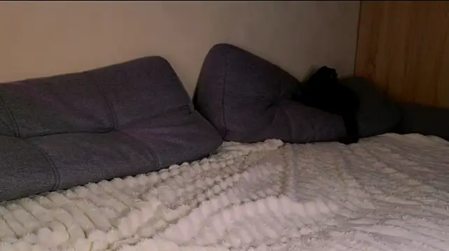 ElenaMonroe live cam on StripChat