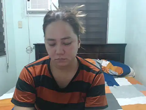Hello_Kiffy69 live cam on StripChat