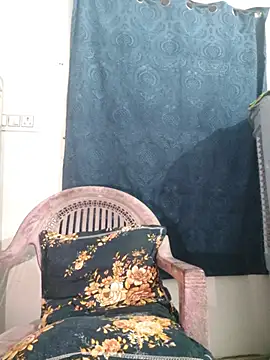 Couple_romence1 live cam on StripChat
