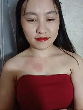 Cherry-squirtt live cam on StripChat