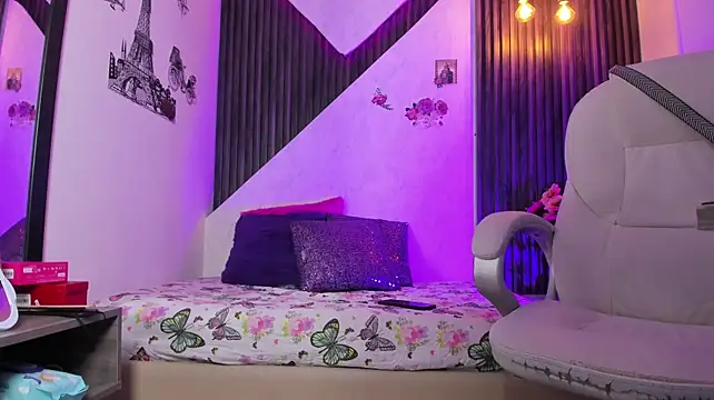 Mia_Dreaam live cam on StripChat