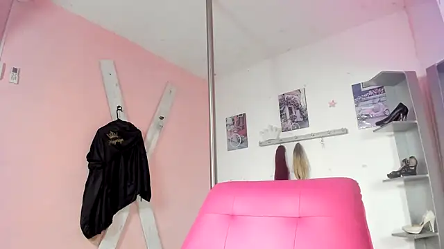 CAMILA--REY live cam on StripChat