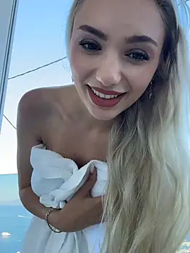 HaleySweet18 live cam on StripChat