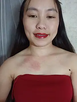 Cherry-squirtt live cam on StripChat