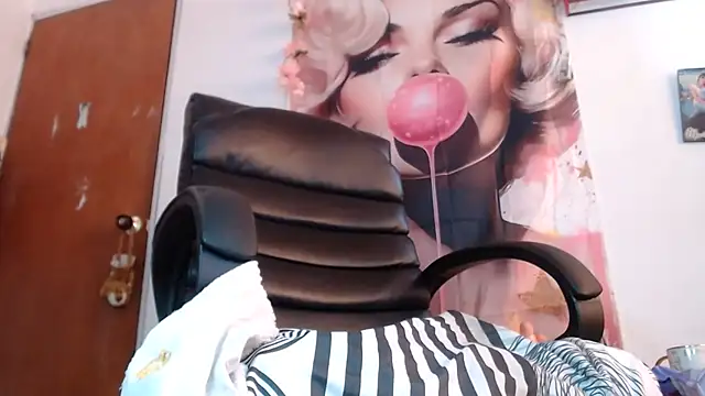 Sexy-Favgirl live cam on StripChat