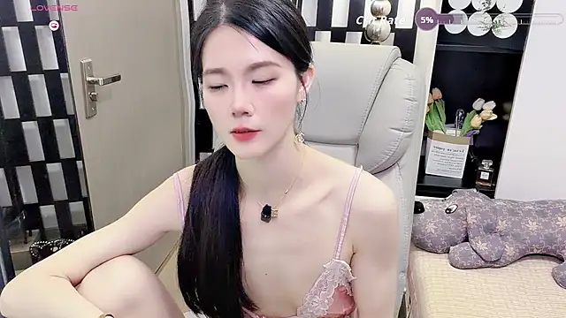 Yueyue-MM live cam on StripChat