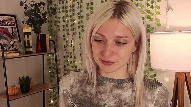HarleeMcIntosh live cam on StripChat