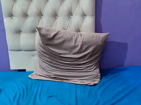 BubblyCheese live cam on StripChat