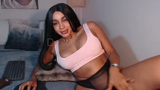 destinne_mill_ live cam on StripChat