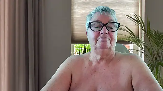 Mystery-Grandmother live cam on StripChat