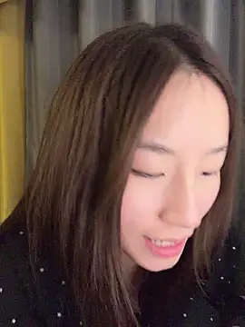 Uugirl00 live cam on StripChat
