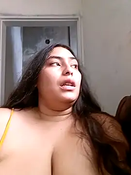 xandra252 live cam on StripChat