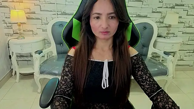 paulette37_a live cam on StripChat