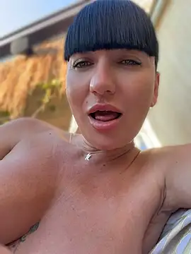 MysticCleo live cam on StripChat