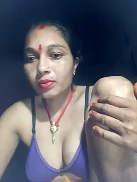 Aaradhyahot05 live cam on StripChat