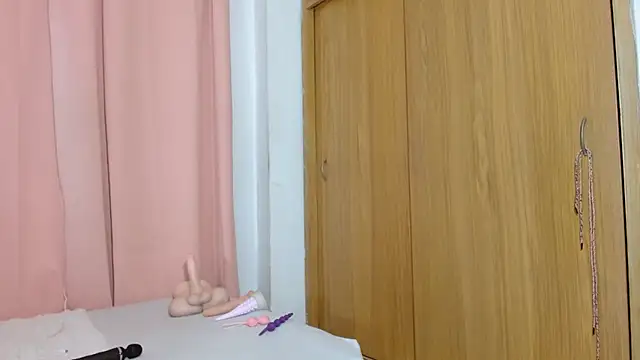 nickyCollins live cam on StripChat