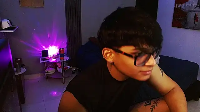 mr_yisuzz (M twink) - PLAY MY COCK