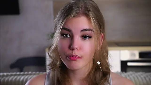 MelodyBaur live cam on StripChat