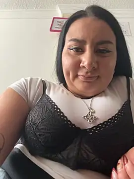 Abril_Luv live cam on StripChat