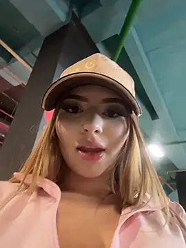 ChloeCollins__ live cam on StripChat