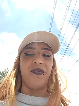 Domekaqueen1 live cam on StripChat