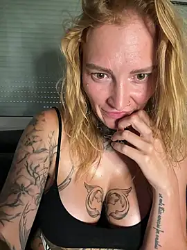 redNatified live cam on StripChat