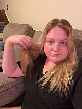 PhatAssBlond live cam on StripChat