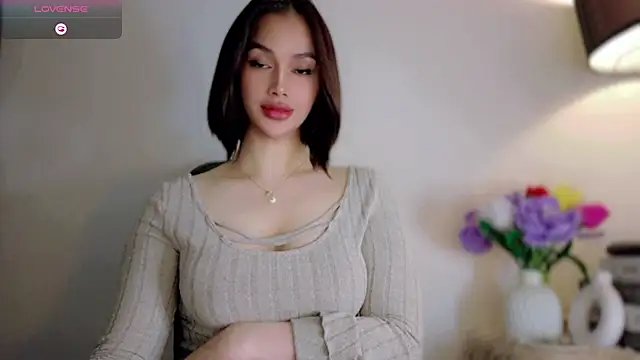 Anna_HollyDoll live cam on StripChat