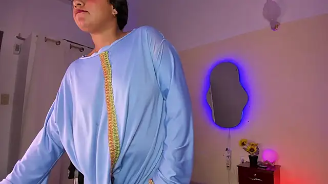 ShairaMassu live cam on StripChat