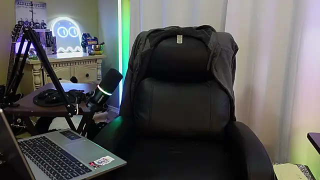 Ghost11_11 live cam on StripChat